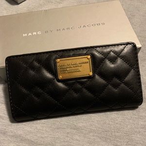 Marc Jacobs “Classic Q” - Miru Leather Wallet